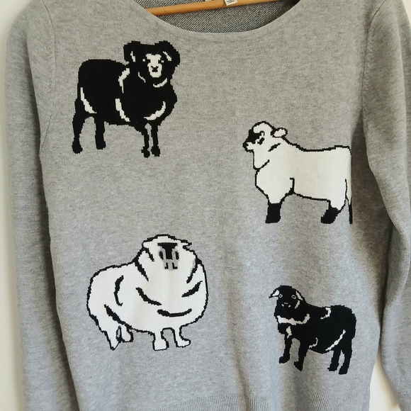 🐑Astrologie-Women’s-NWOT- Black & White Sheep Intarsia Soft Grey Sweater- Small - Picture 5 of 10